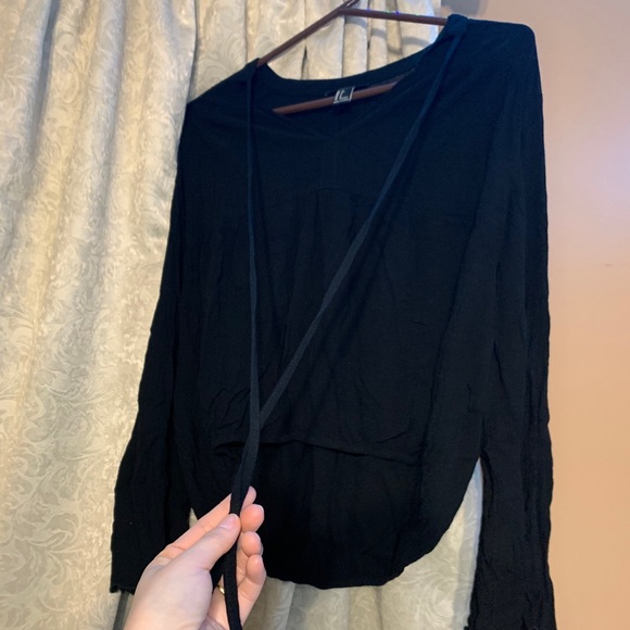 Forever 21 Black Long Flare Sleeves Top Blouse - Picture 3 of 7